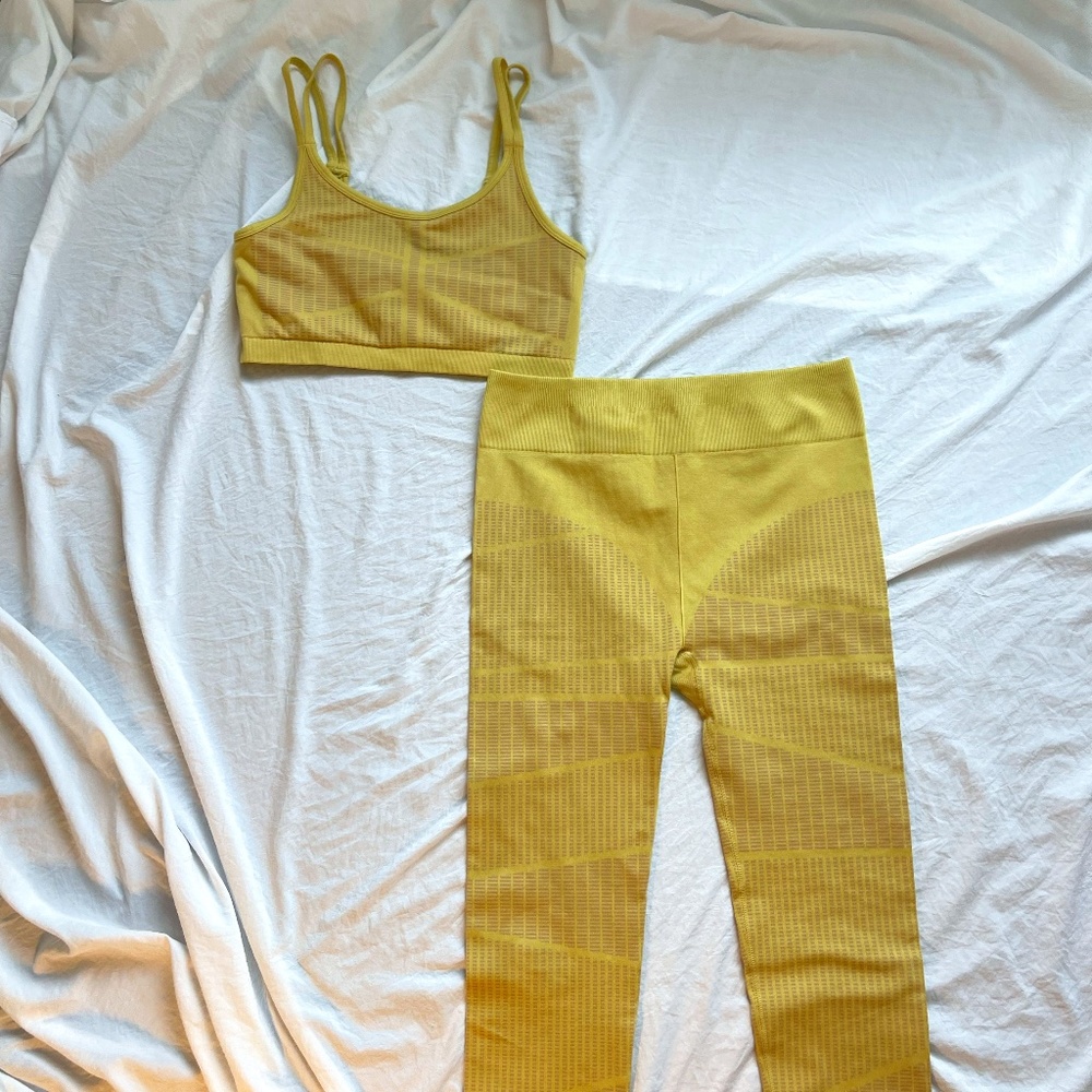 Fabletics Yellow 2 piece workout outfit. Leggings and sport bra Sz XL